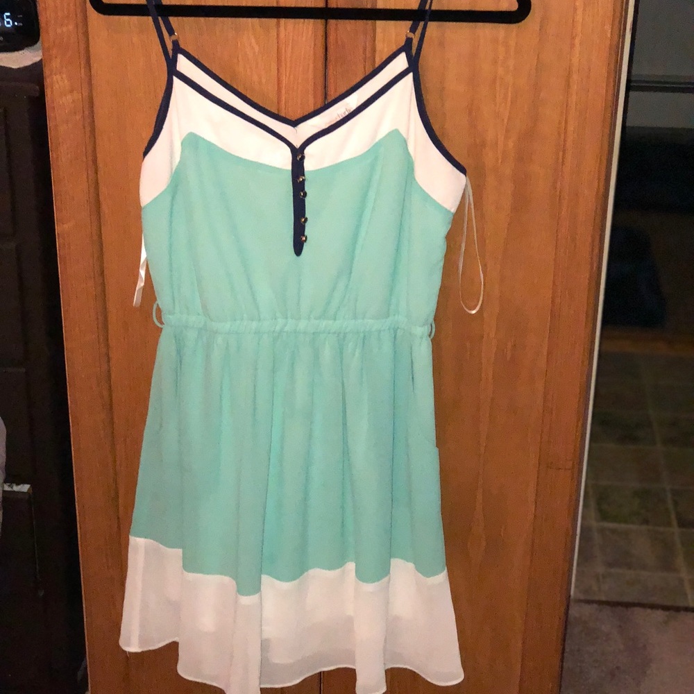 Dress - Picture 2 of 7